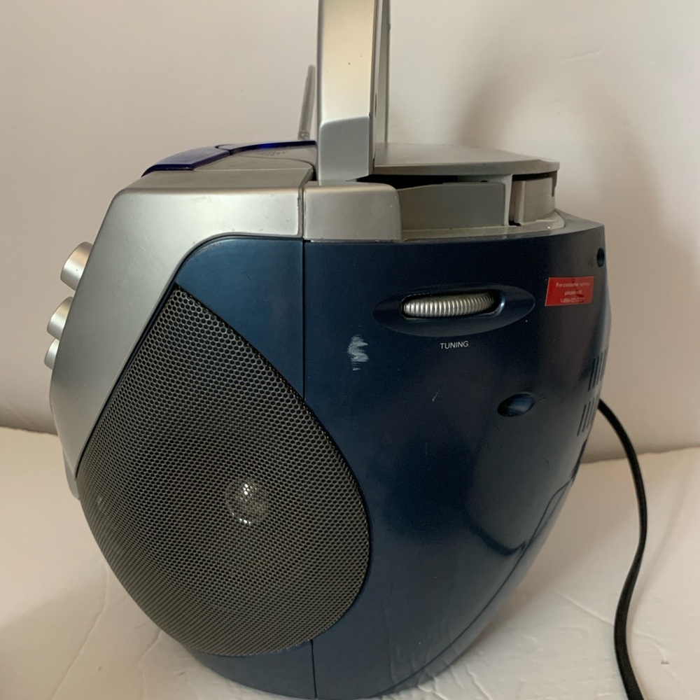 Silver and Blue American Idol Karaoke Machine - Picture 10 of 10